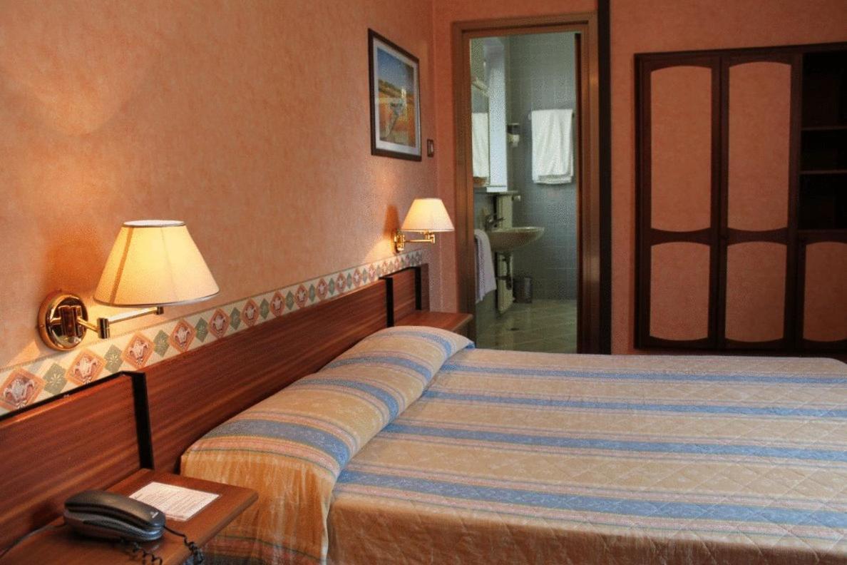 فندق ترييستيفي  هوتل ميلانو الغرفة الصورة
